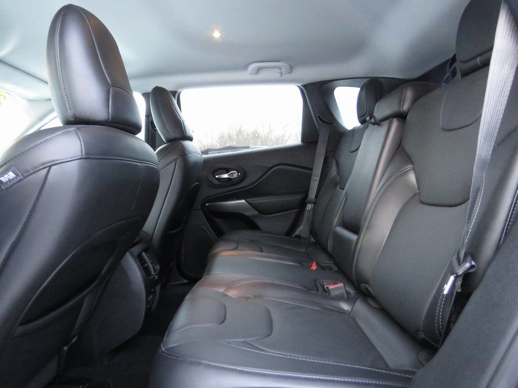 Used 2020 Jeep Cherokee Limited image 19