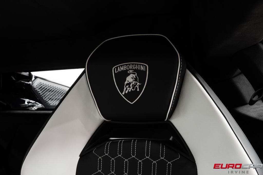 Used 2025 Lamborghini Revuelto AWD/4WD image 42