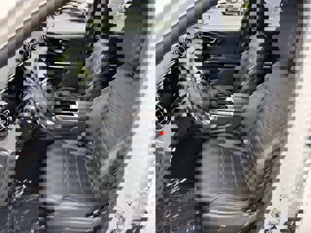 Used 2025 Mercedes-Benz GLC 300 4MATIC image 16