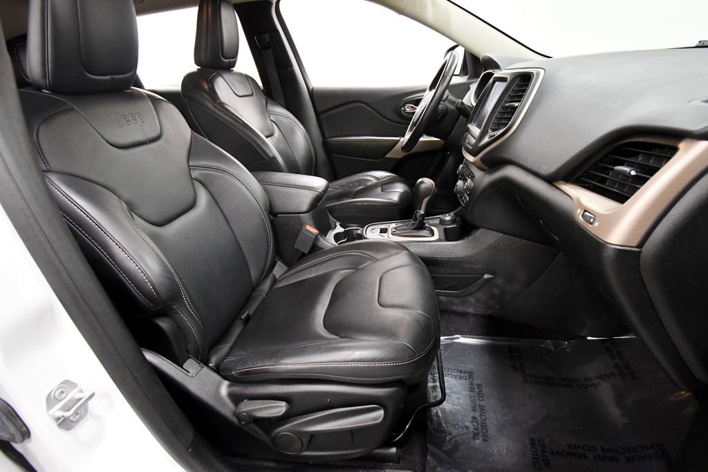 Used 2017 Jeep Cherokee Limited image 18