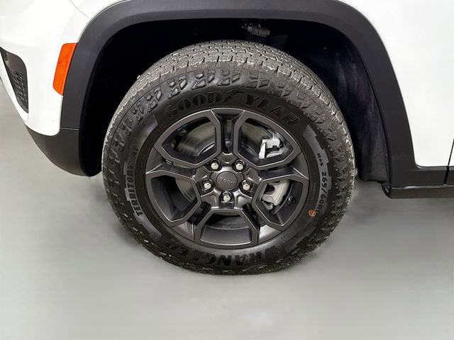 Used 2024 Jeep Grand Cherokee Trailhawk AWD/4WD image 32