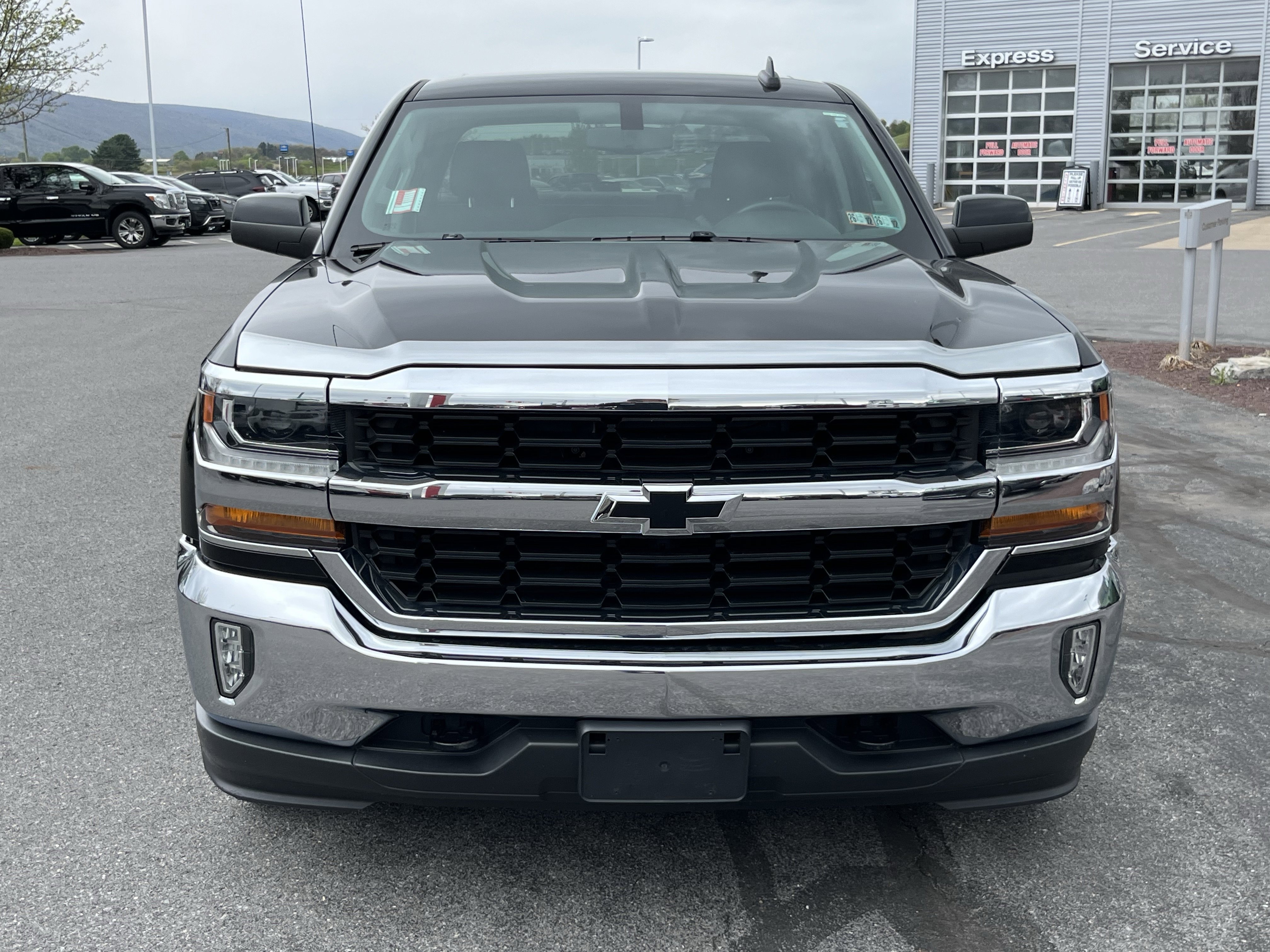 Used 2017 Chevrolet Silverado 1500 LT w/ All Star Edition AWD/4WD image 3