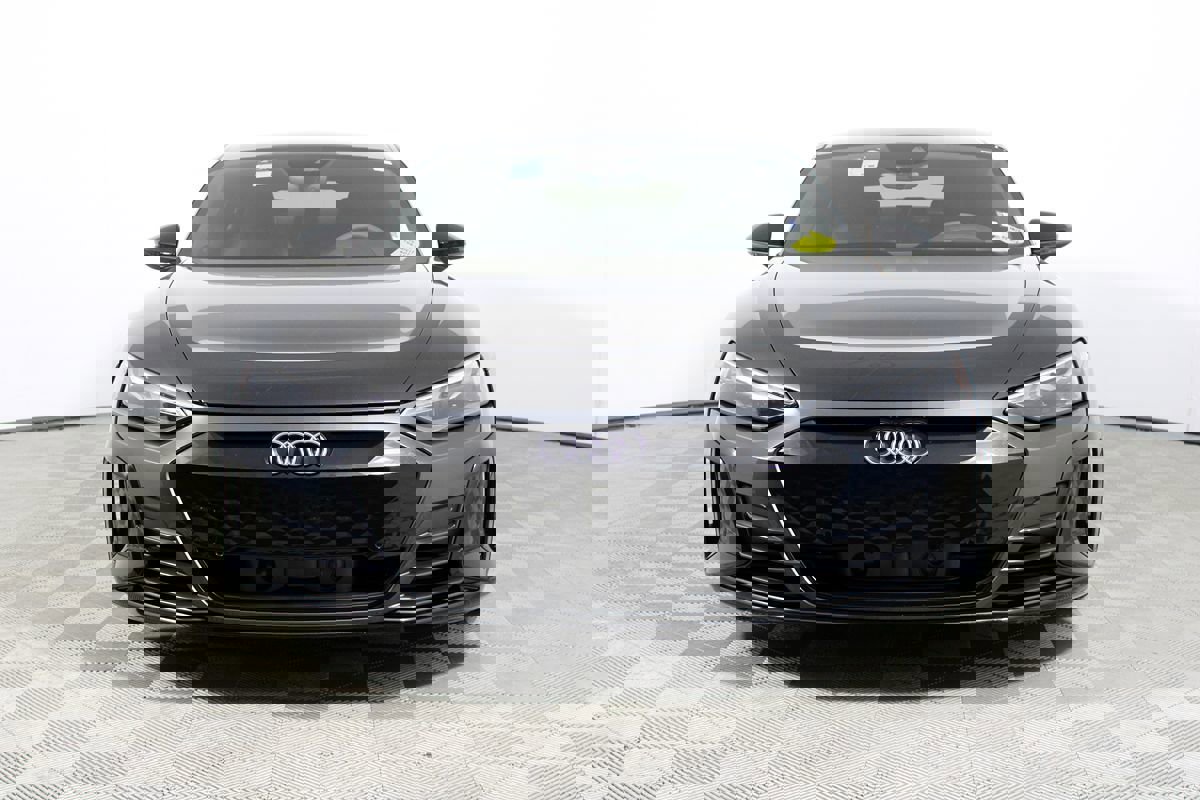 Used 2024 Audi e-tron GT Premium Plus image 2