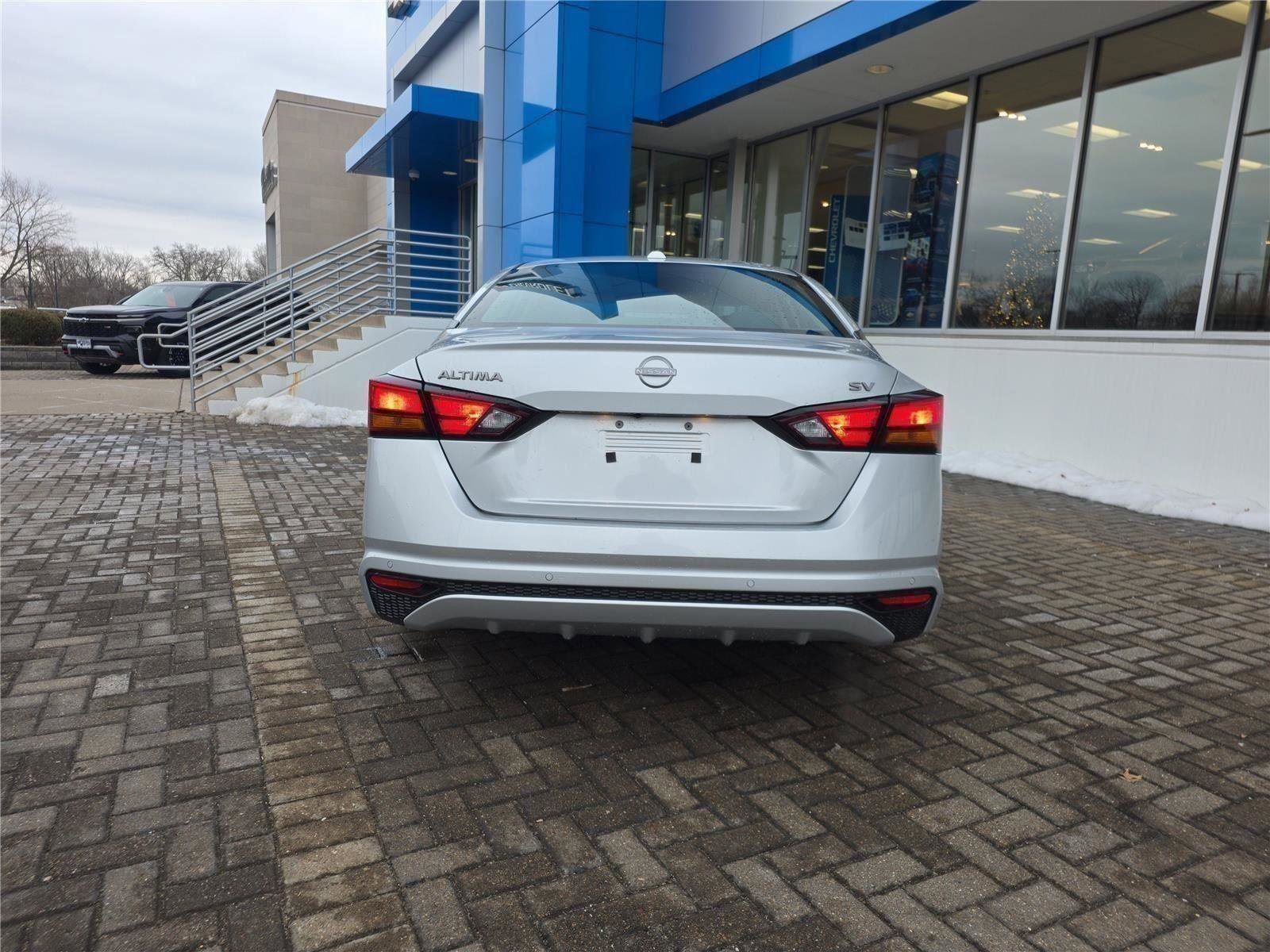 Used 2023 Nissan Altima 2.5 SV FWD image 4