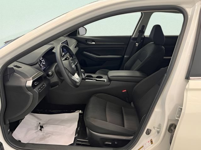 Used 2025 Nissan Altima 2.5 SV FWD image 17