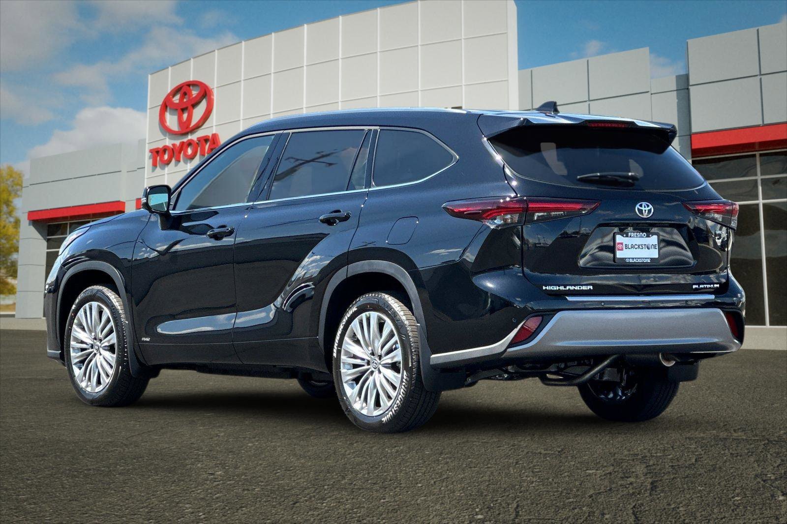 Certified 2026 Toyota Highlander Platinum AWD/4WD image 5