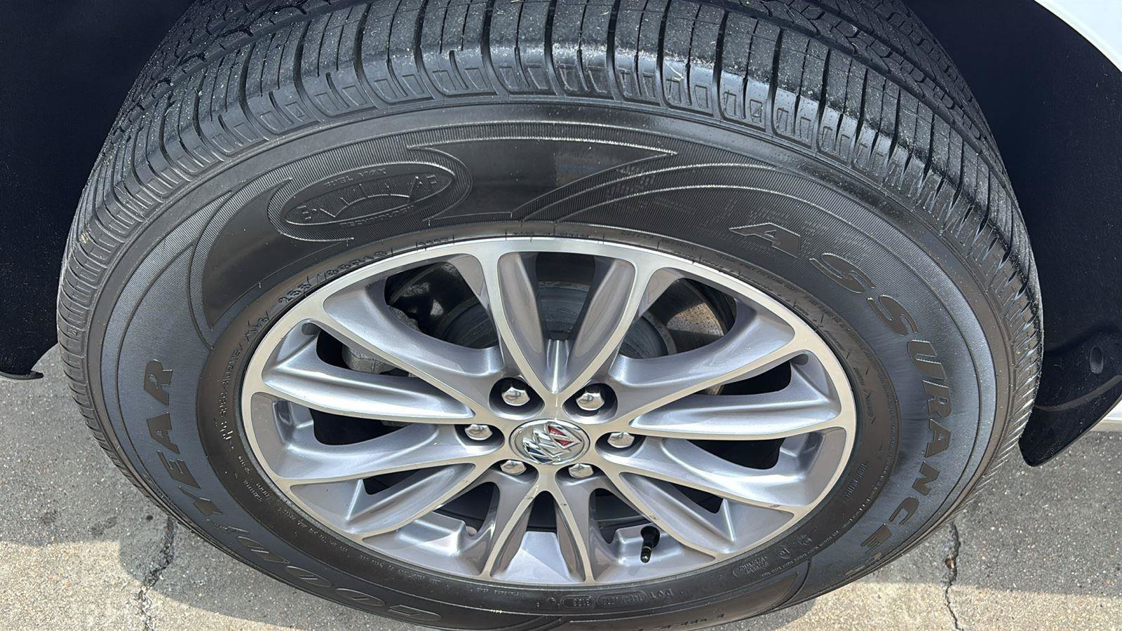 Certified 2024 Buick Enclave Essence AWD/4WD image 10