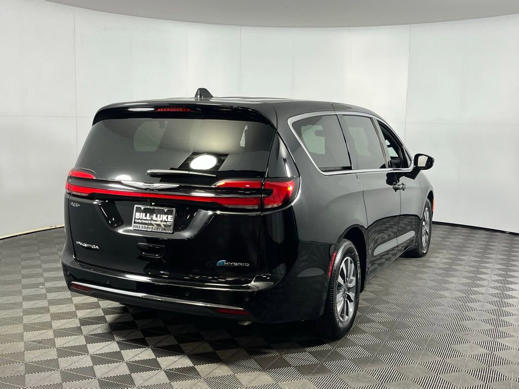 Used 2025 Chrysler Pacifica Select w/ Uconnect Theater Family Group image 4