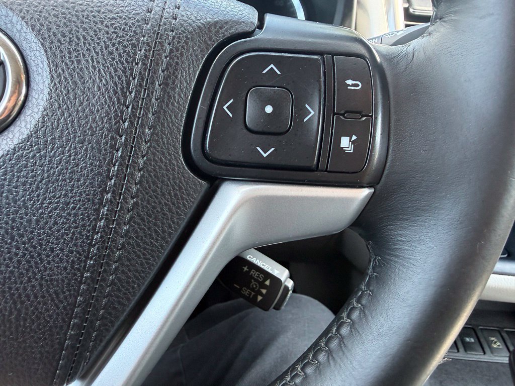 Used 2015 Toyota Highlander XLE AWD/4WD image 18
