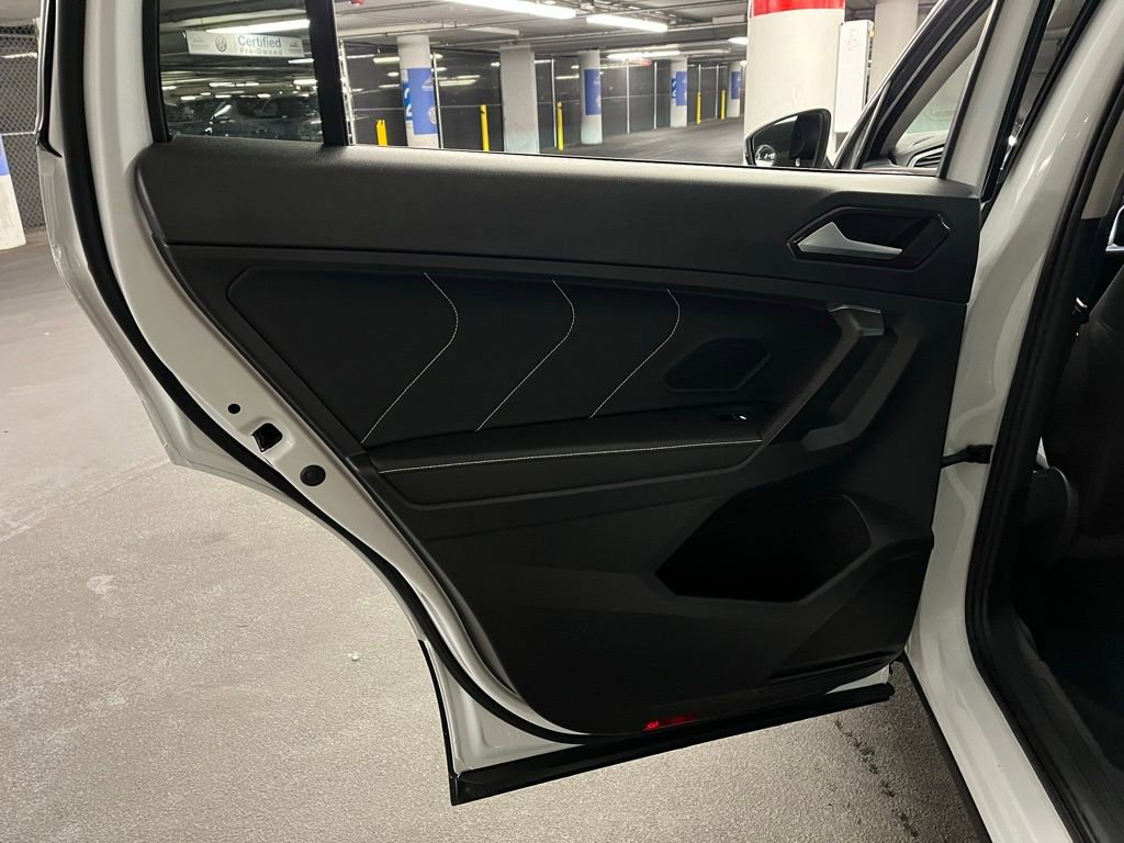 Used 2022 Volkswagen Tiguan SE w/ Panoramic Sunroof Package image 21