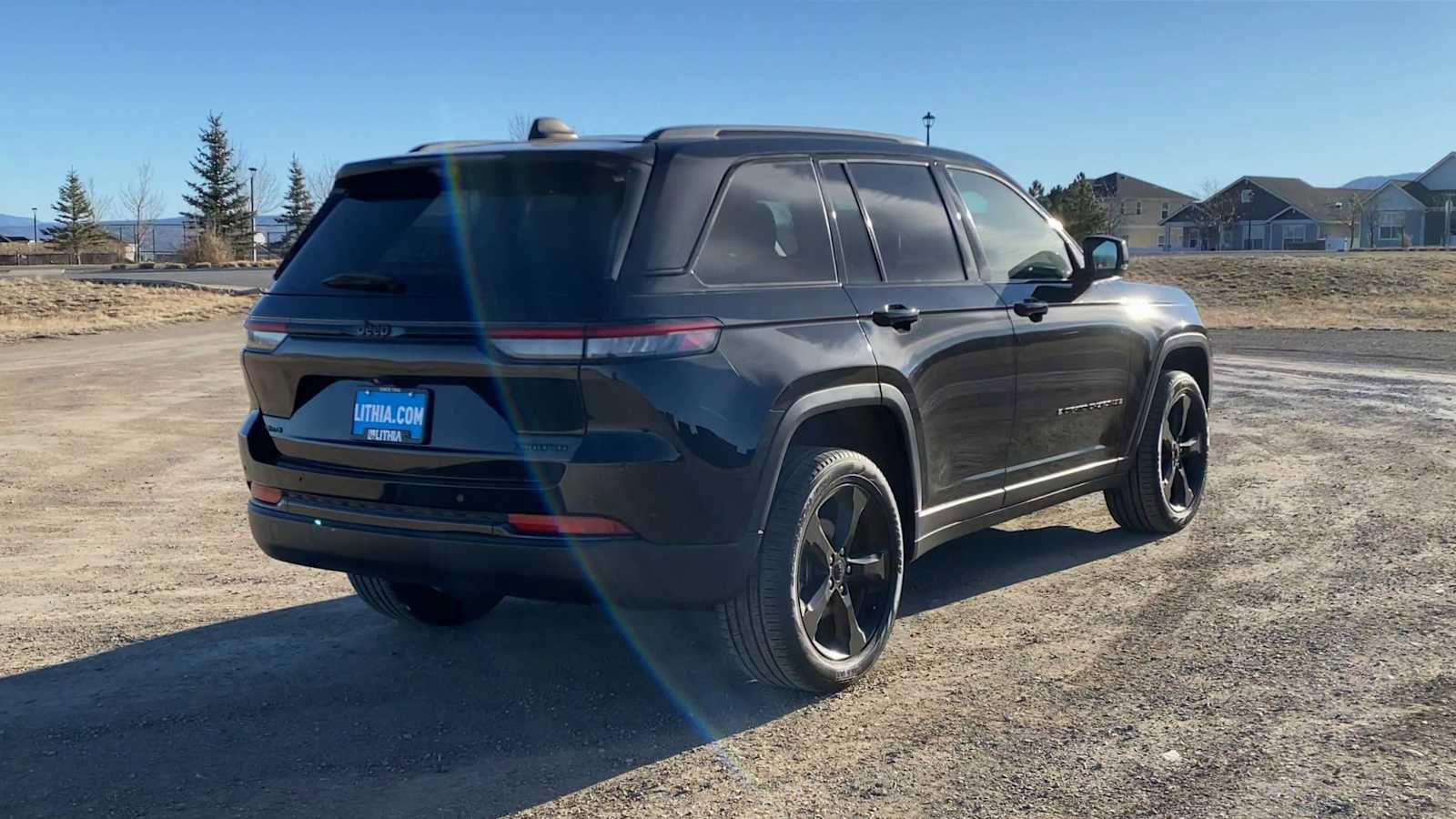 Certified 2023 Jeep Grand Cherokee Limited w/ Luxury Tech Group II image 4