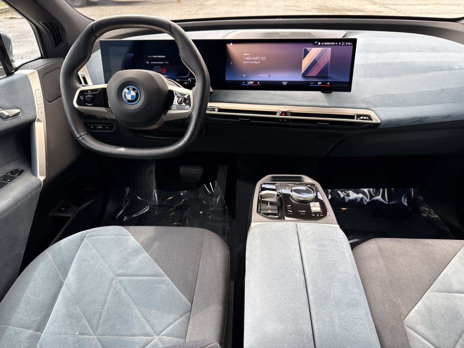 Used 2023 BMW iX xDrive50 w/ Sport Package AWD/4WD image 17
