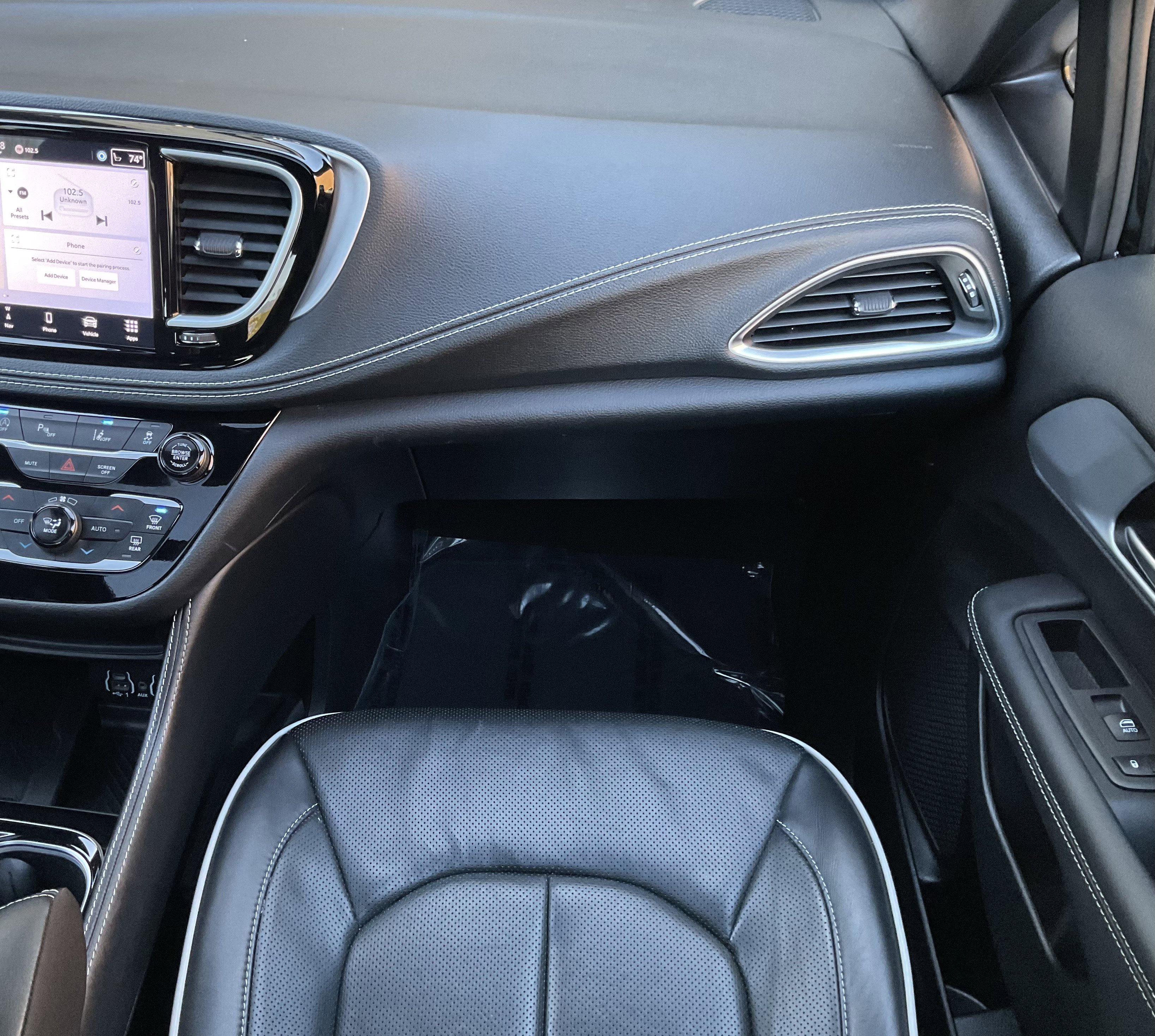 Used 2025 Chrysler Pacifica Limited FWD image 24
