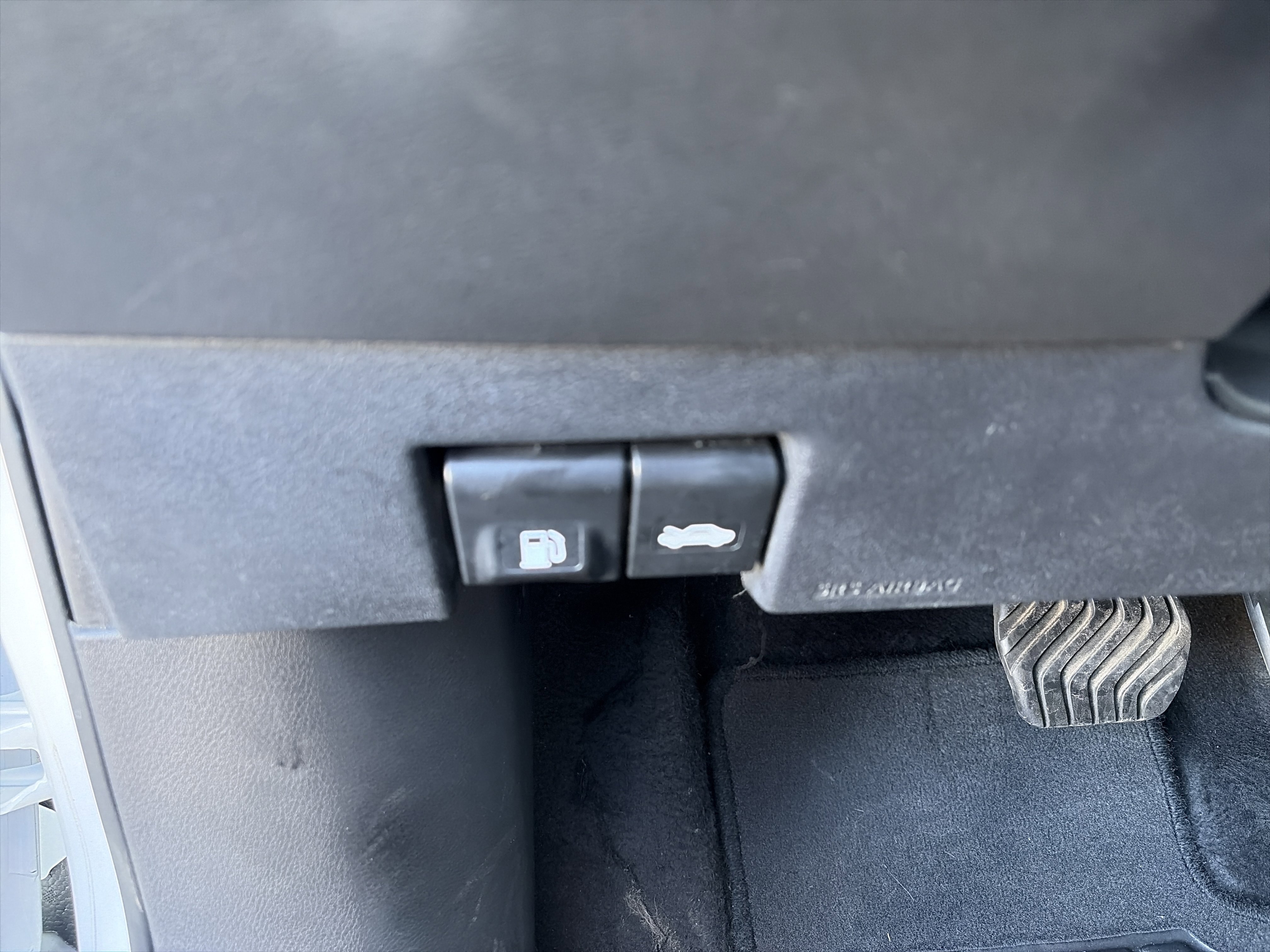 Used 2020 Nissan Kicks SR image 28