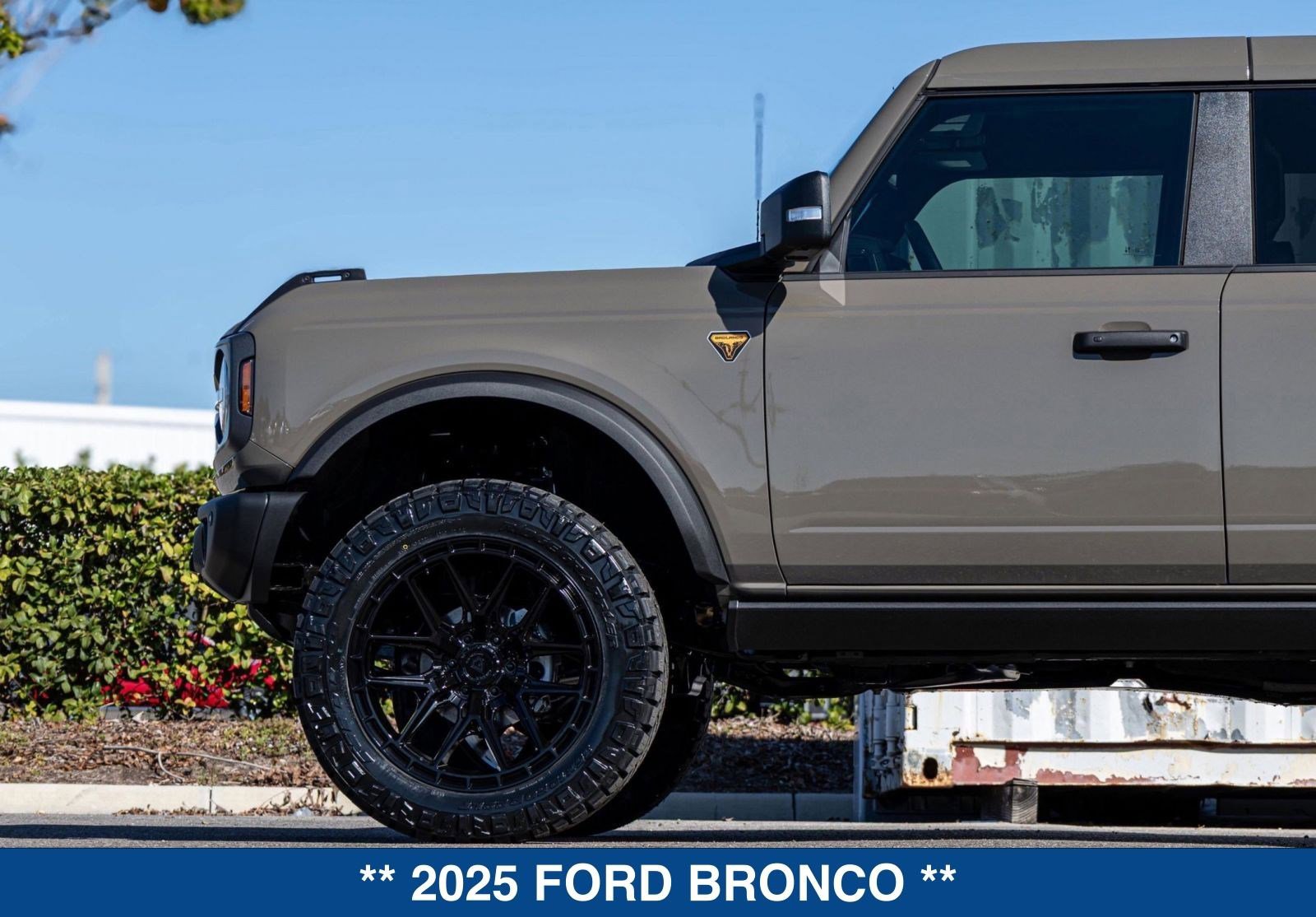 Used 2025 Ford Bronco Badlands AWD/4WD image 39