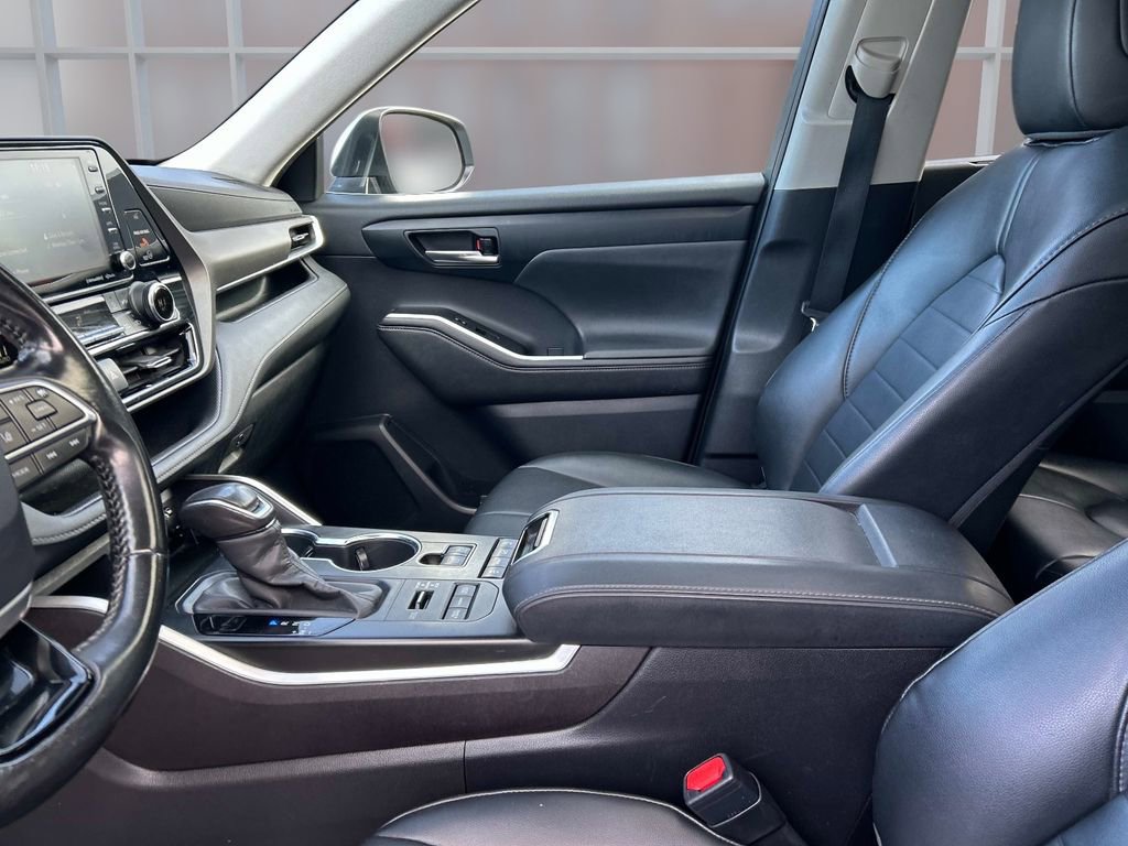 Used 2020 Toyota Highlander XLE image 23