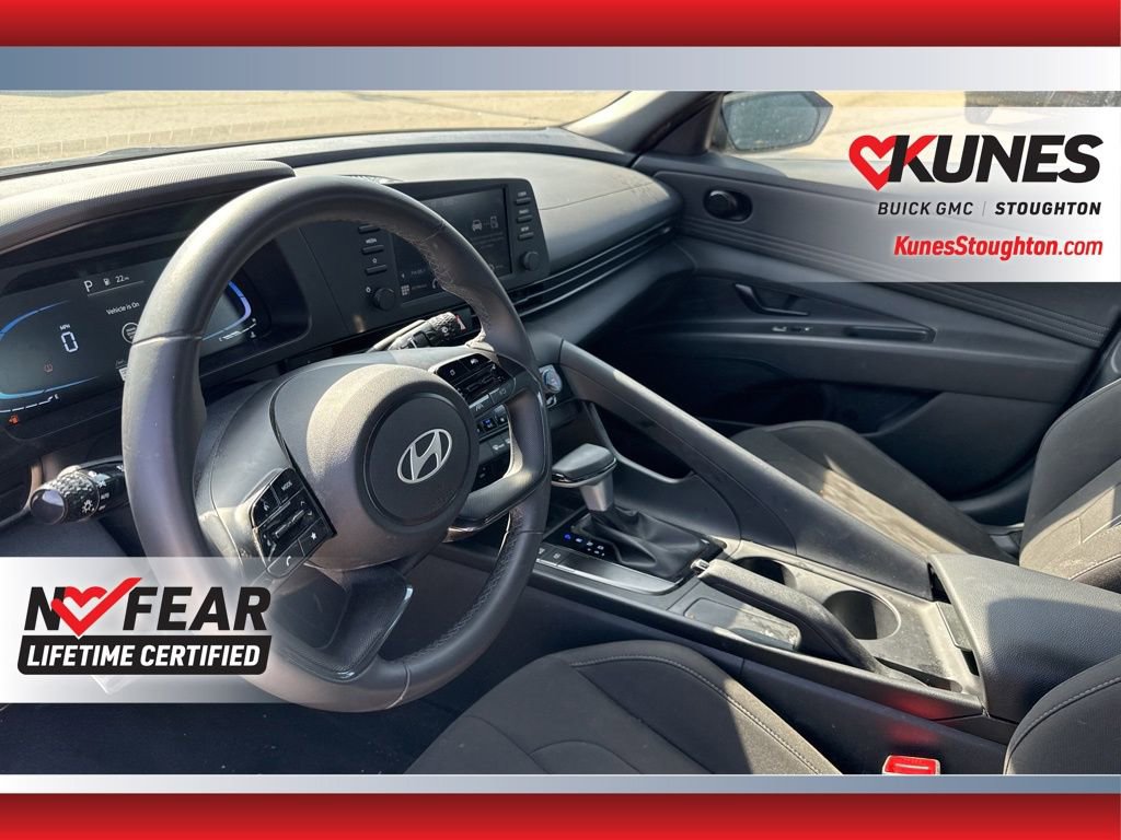 Used 2025 Hyundai Elantra Sport image 24