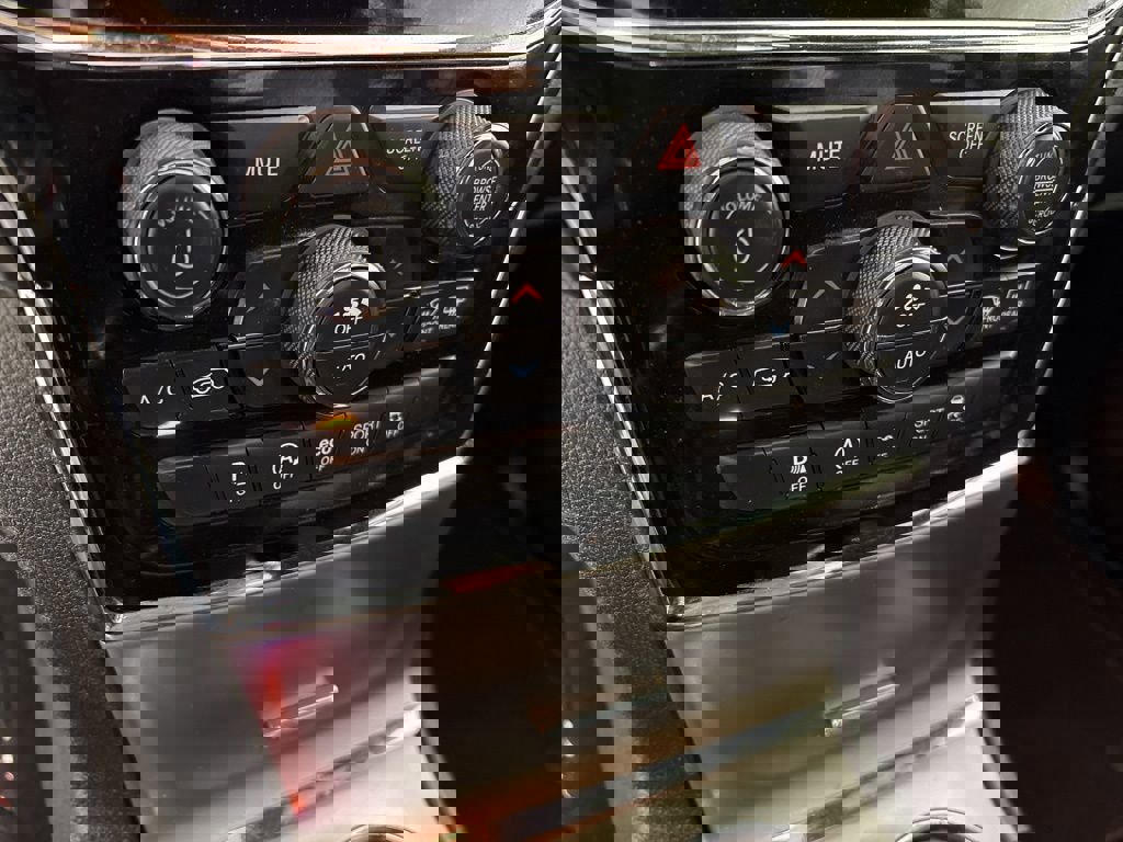 Used 2020 Jeep Grand Cherokee Altitude image 31