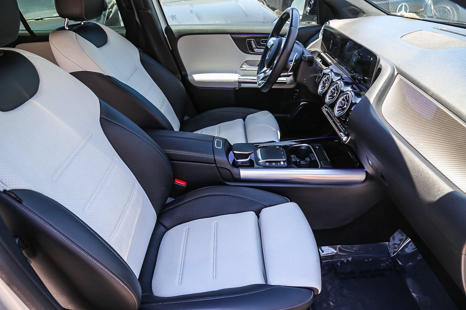 Certified 2022 Mercedes-Benz GLA 35 AMG 4MATIC image 15