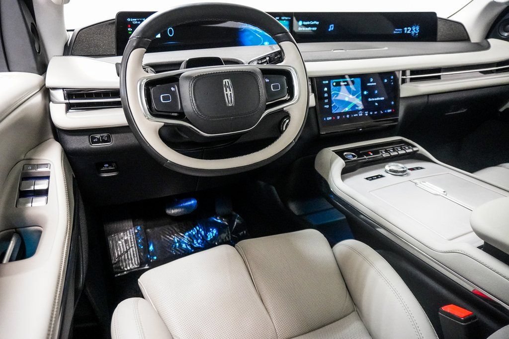 Used 2025 Lincoln Navigator L Reserve AWD/4WD image 17
