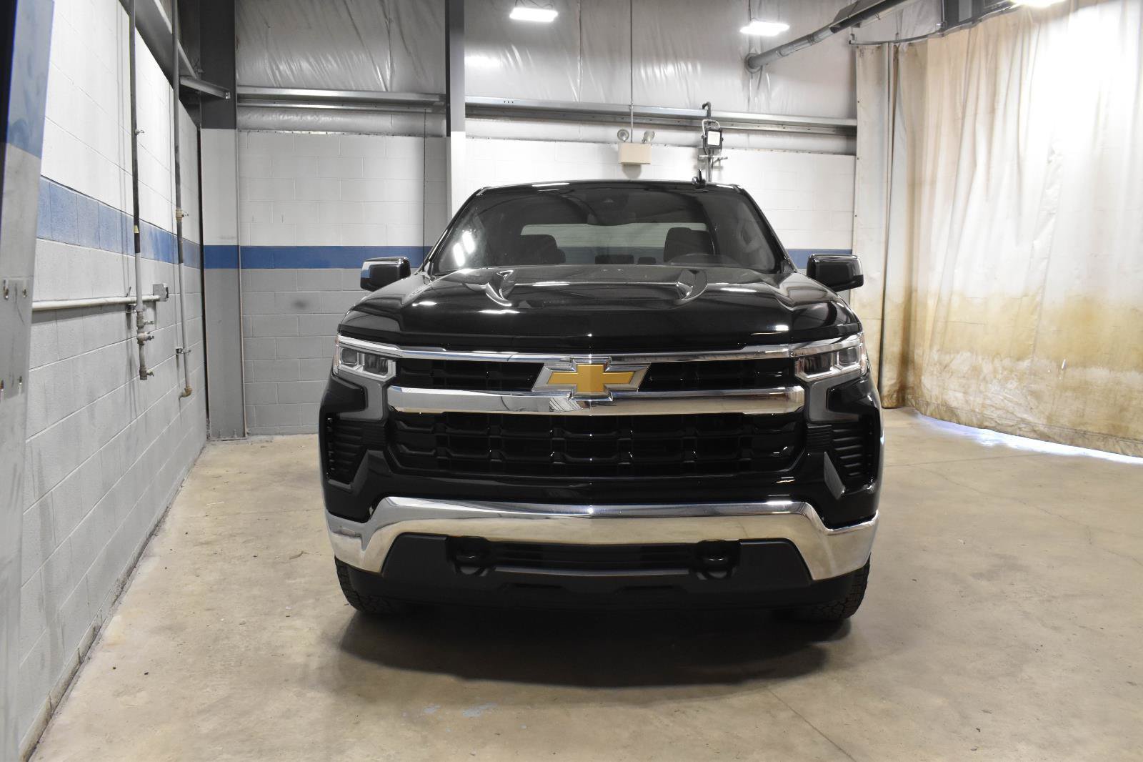 Used 2024 Chevrolet Silverado 1500 LT AWD/4WD image 31