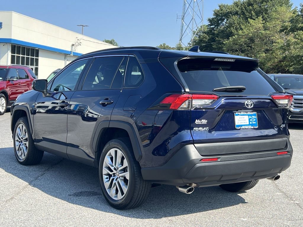 Used 2022 Toyota RAV4 XLE Premium image 4