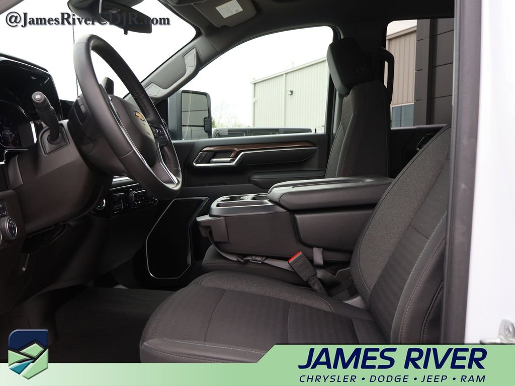 Used 2025 Chevrolet Silverado 2500 LT w/ Convenience Package image 22