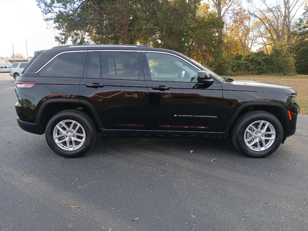 Certified 2023 Jeep Grand Cherokee Laredo X image 2