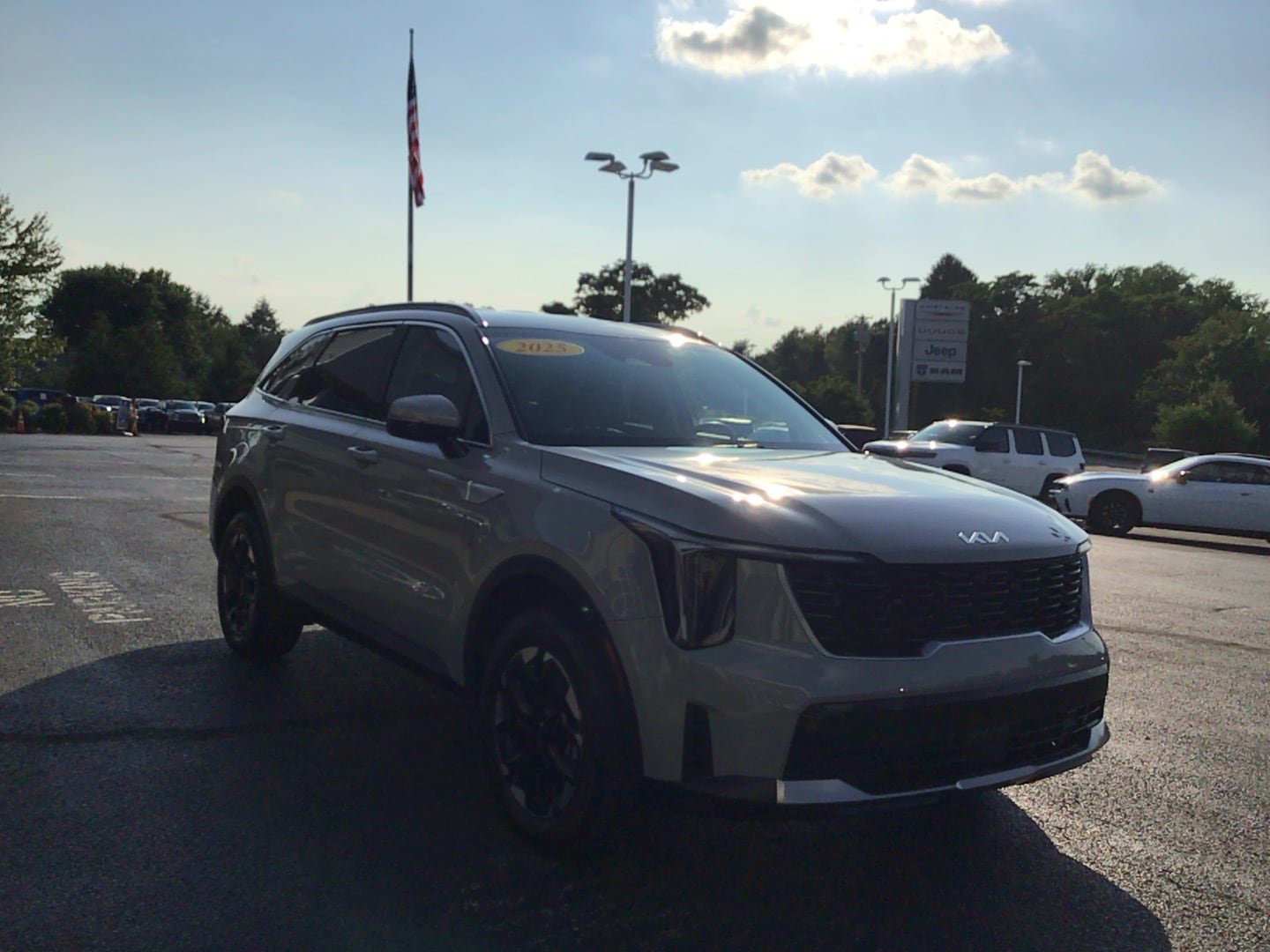 Used 2025 Kia Sorento S AWD/4WD image 3