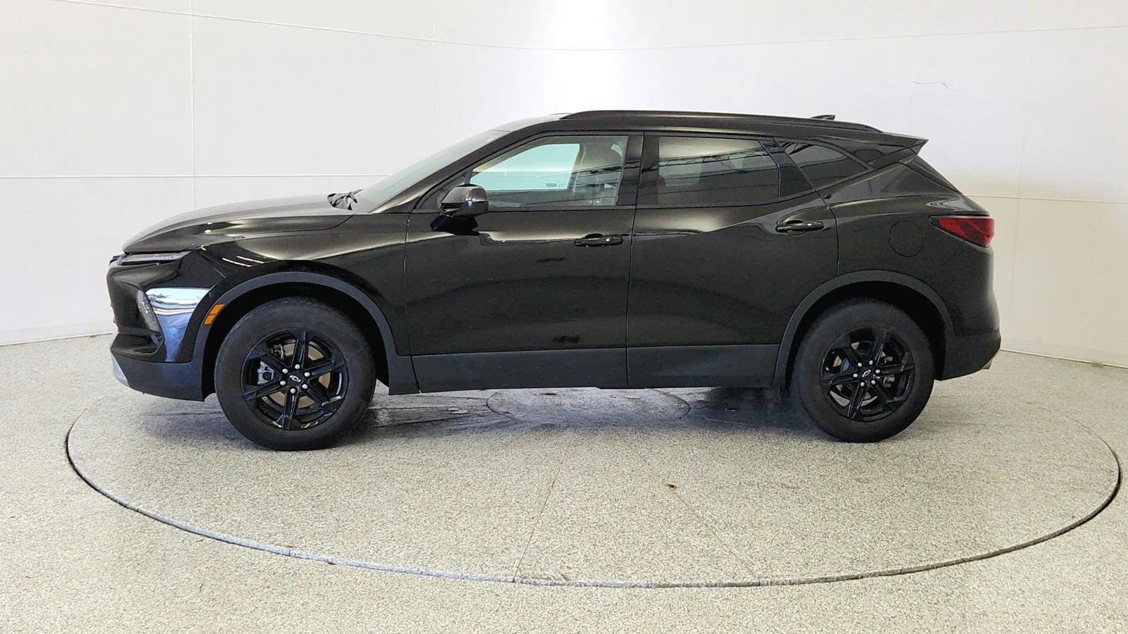 Used 2024 Chevrolet Blazer LT w/ Convenience Package FWD image 4