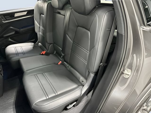 Used 2025 Porsche Cayenne S AWD/4WD image 32