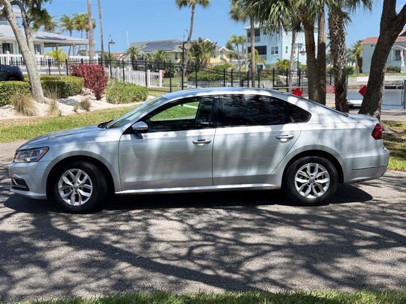 Used 2018 Volkswagen Passat 2.0T S FWD image 2