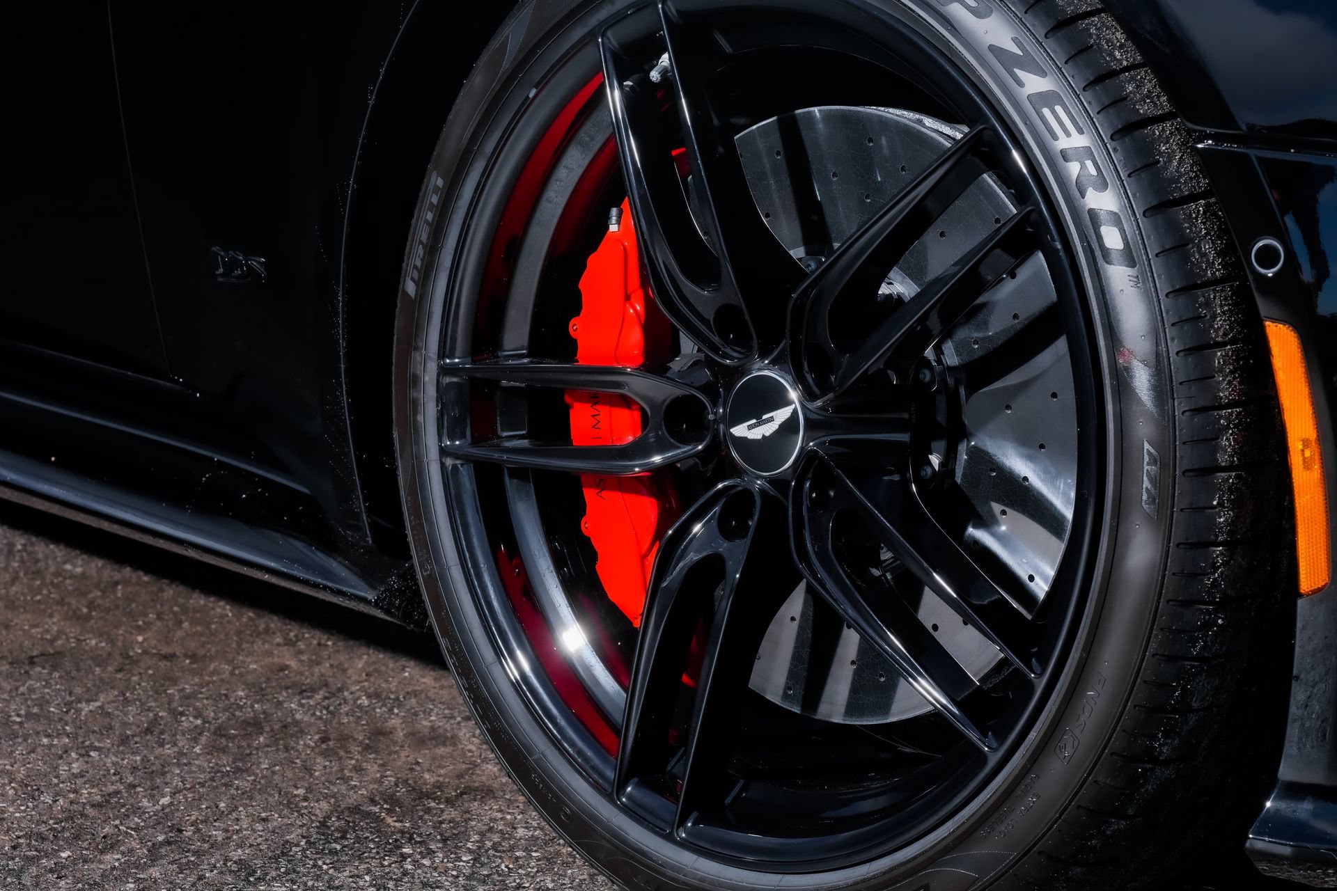 Used 2023 Aston Martin DBS Coupe RWD image 22