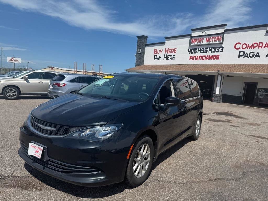 Used 2017 Chrysler Pacifica LX FWD image 1