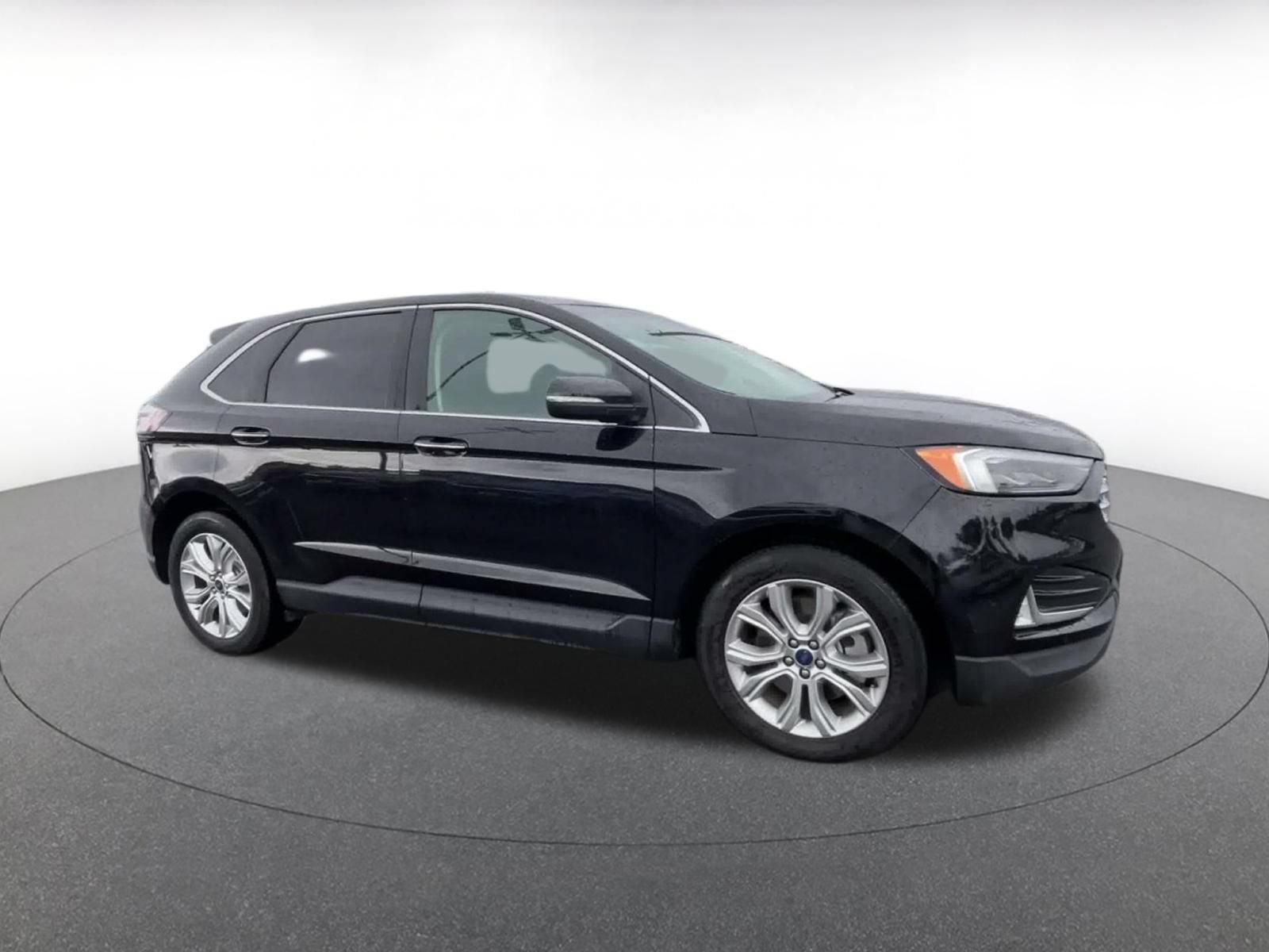 Used 2022 Ford Edge Titanium w/ Equipment Group 301A AWD/4WD image 2