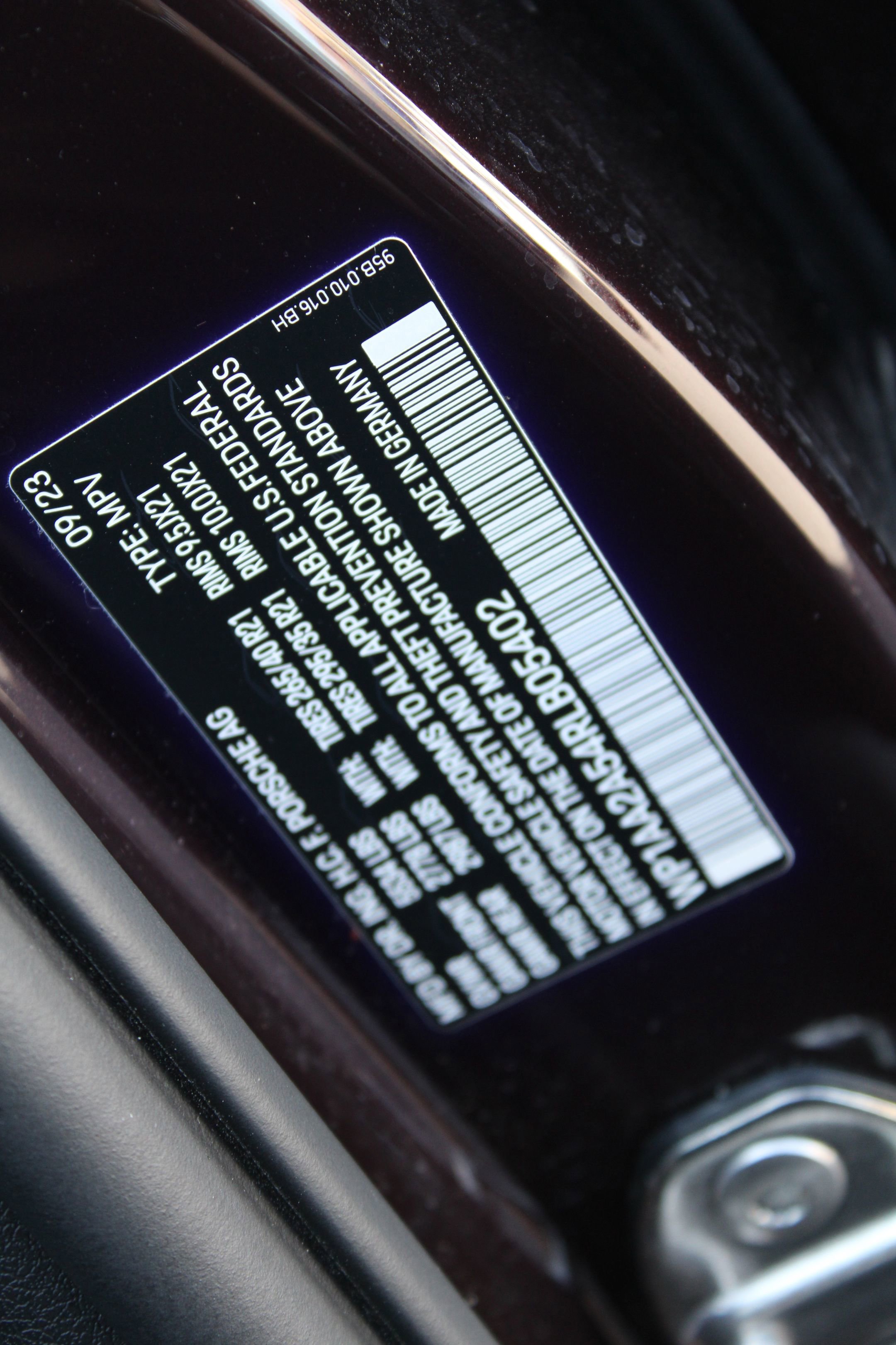 Certified 2024 Porsche Macan image 30