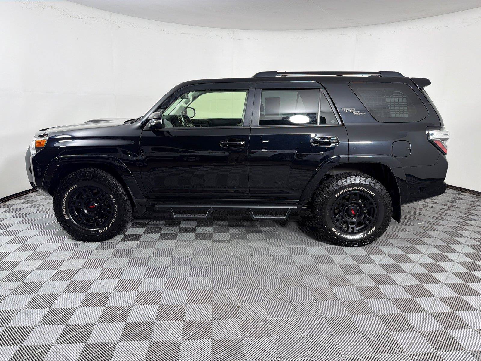 Used 2024 Toyota 4Runner TRD Off-Road Premium w/ Off Road Premium Plus Package AWD/4WD image 4
