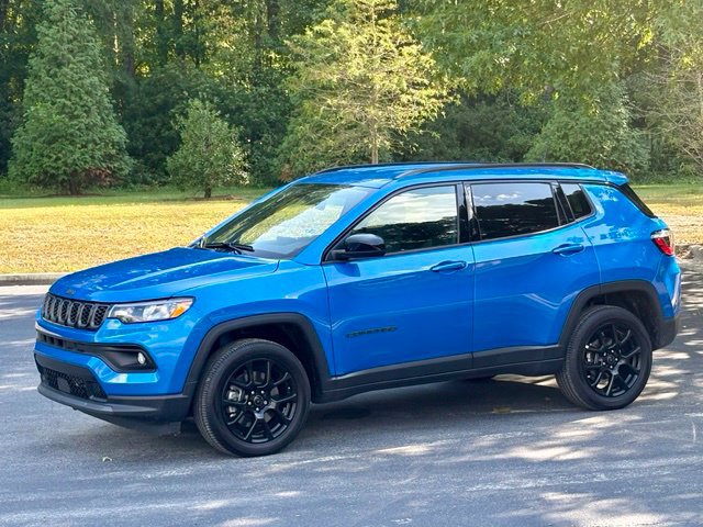 Used 2026 Jeep Compass Latitude AWD/4WD image 2