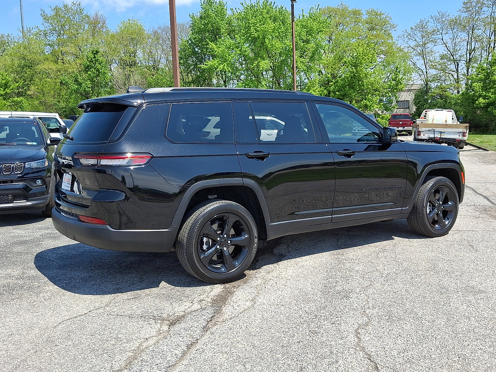 Certified 2023 Jeep Grand Cherokee L Laredo AWD/4WD image 12