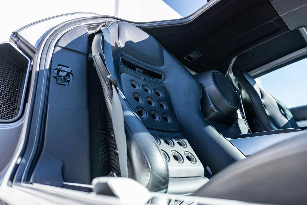 Used 2006 Ford GT RWD image 29
