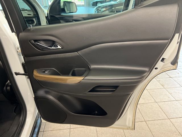 Used 2022 GMC Acadia SLE w/ Driver Convenience Package image 15