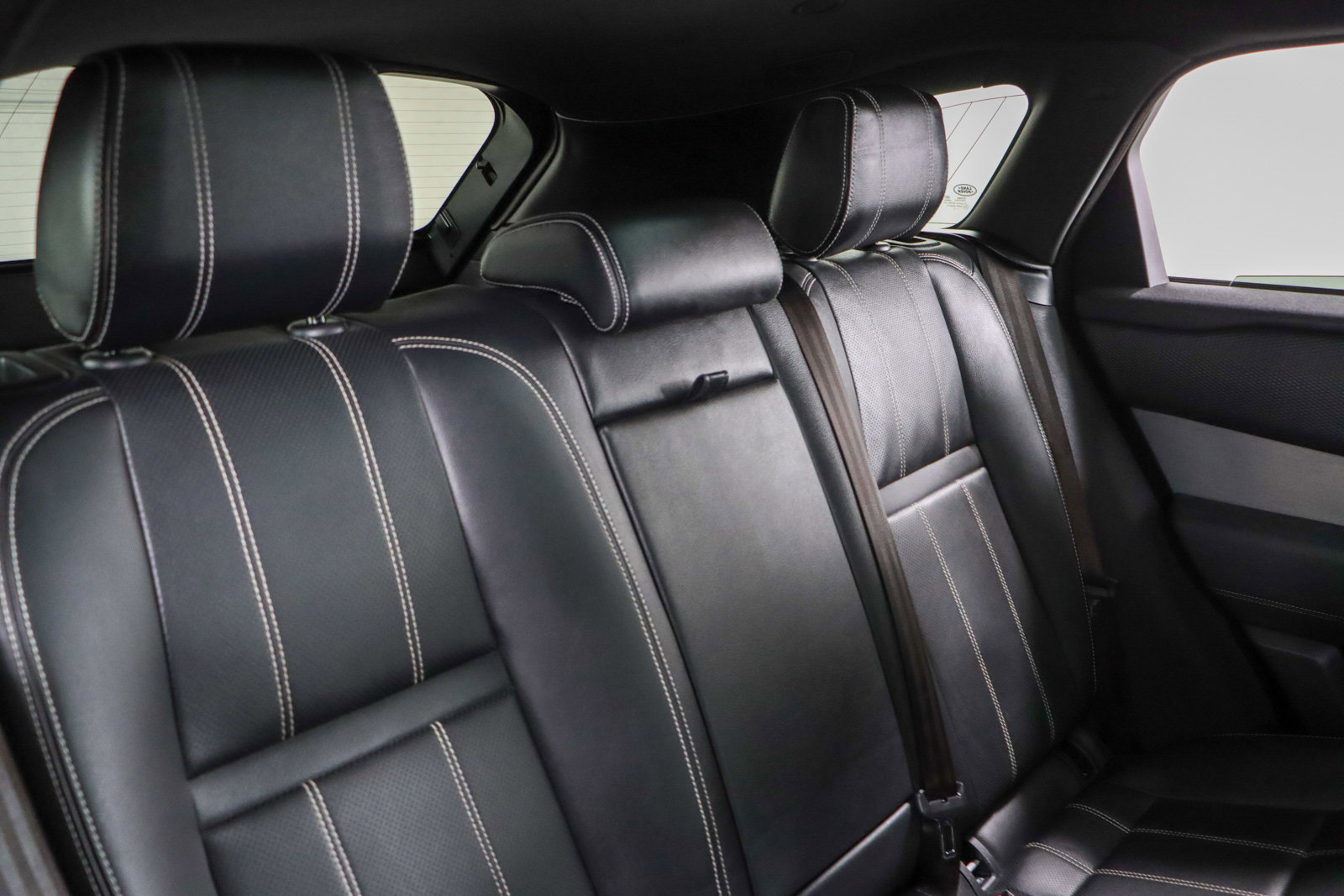 Used 2022 Land Rover Range Rover Velar R-Dynamic S image 28