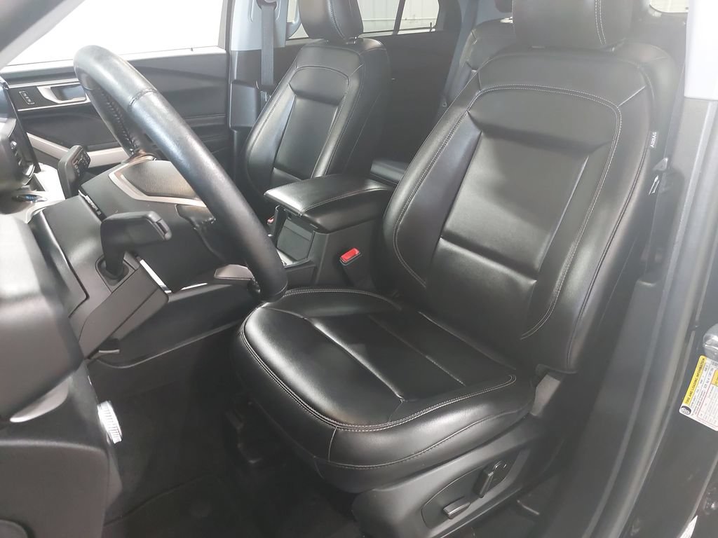 Used 2022 Ford Explorer XLT w/ Equipment Group 202A AWD/4WD image 16