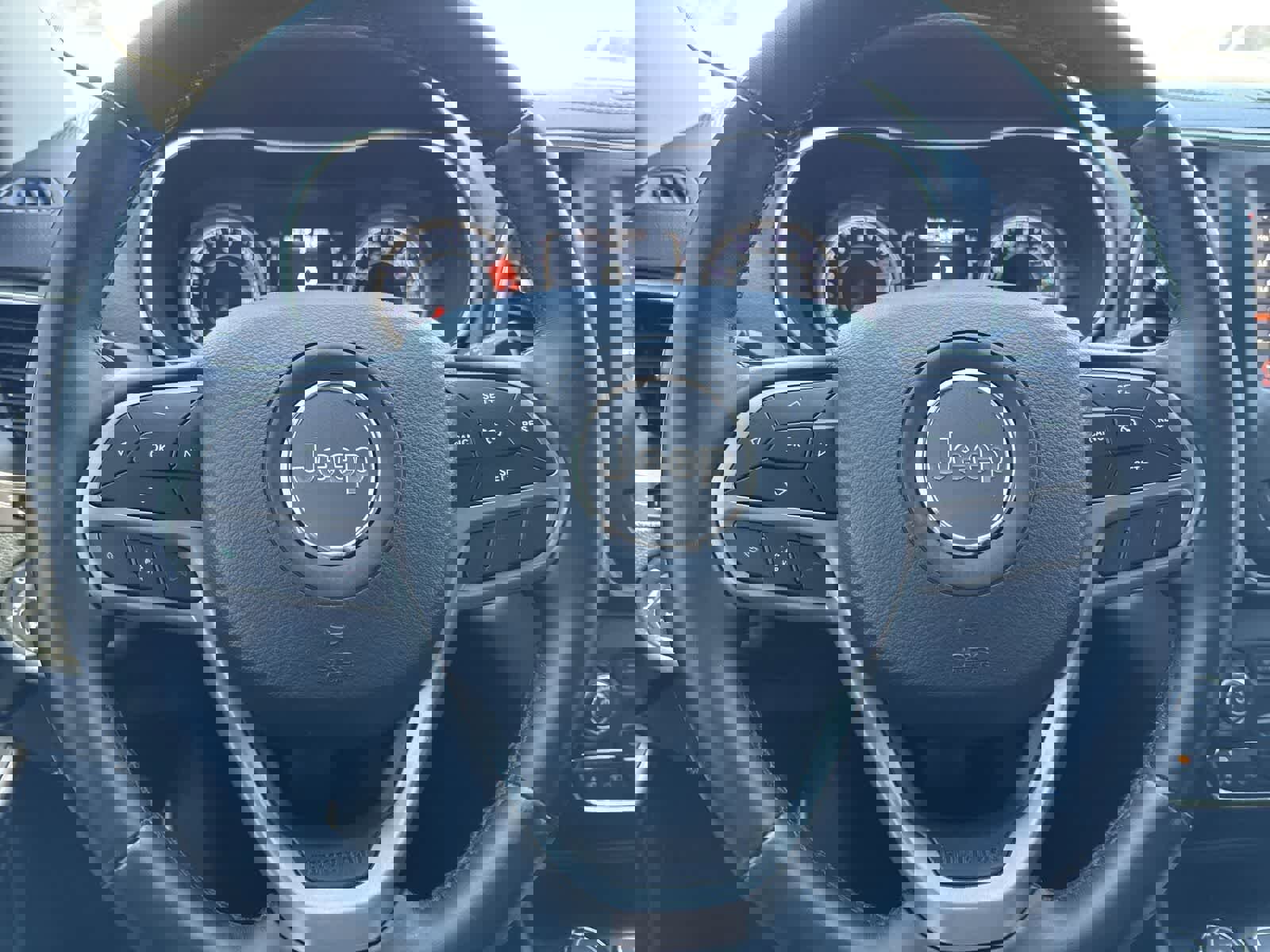 Used 2019 Jeep Cherokee Latitude Plus w/ Cold Weather Group image 27