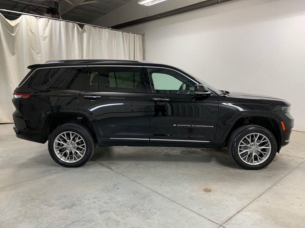 Used 2023 Jeep Grand Cherokee L Summit w/ Luxury Tech Group V image 11