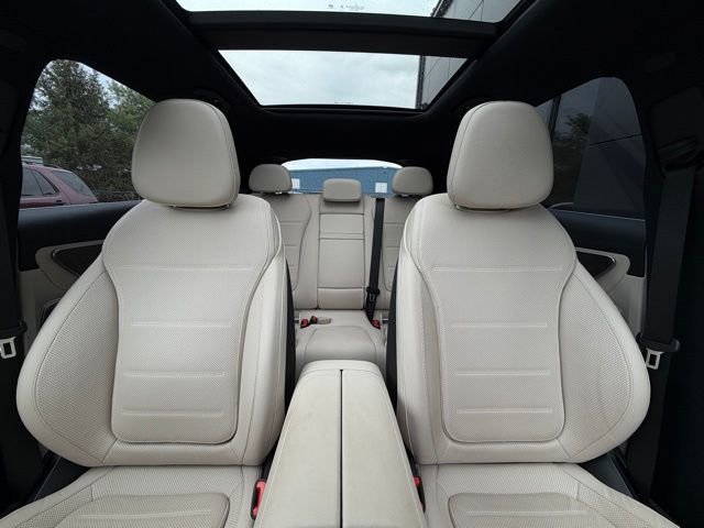 Used 2025 Mercedes-Benz GLC 300 4MATIC image 52