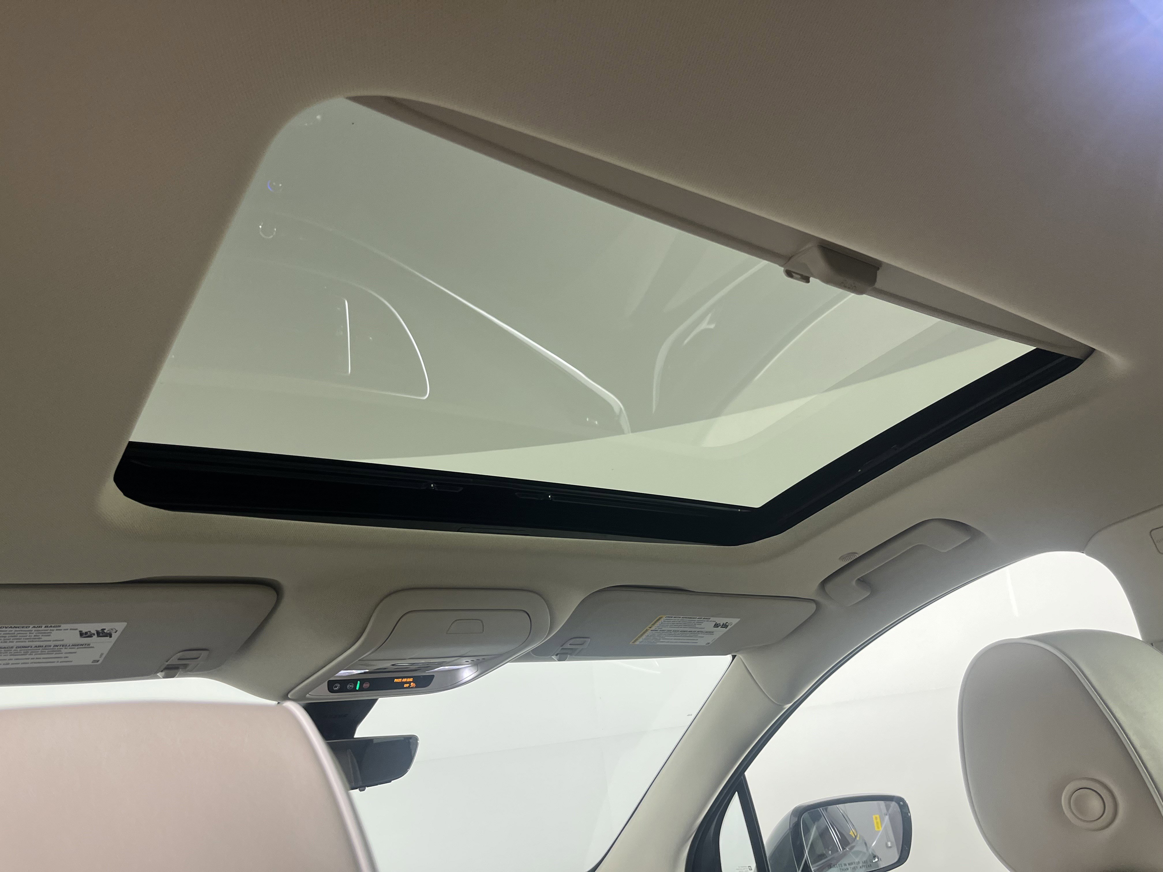 Used 2023 Buick Enclave Avenir w/ Avenir Technology Package image 17