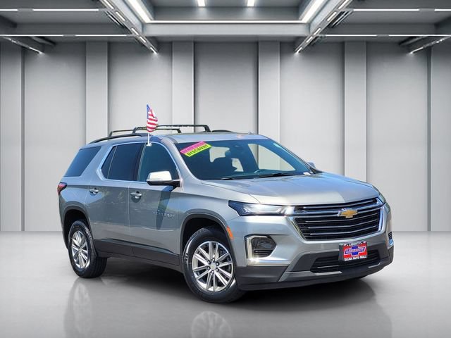 Used 2023 Chevrolet Traverse LT w/ LPO, Cargo Package AWD/4WD image 1