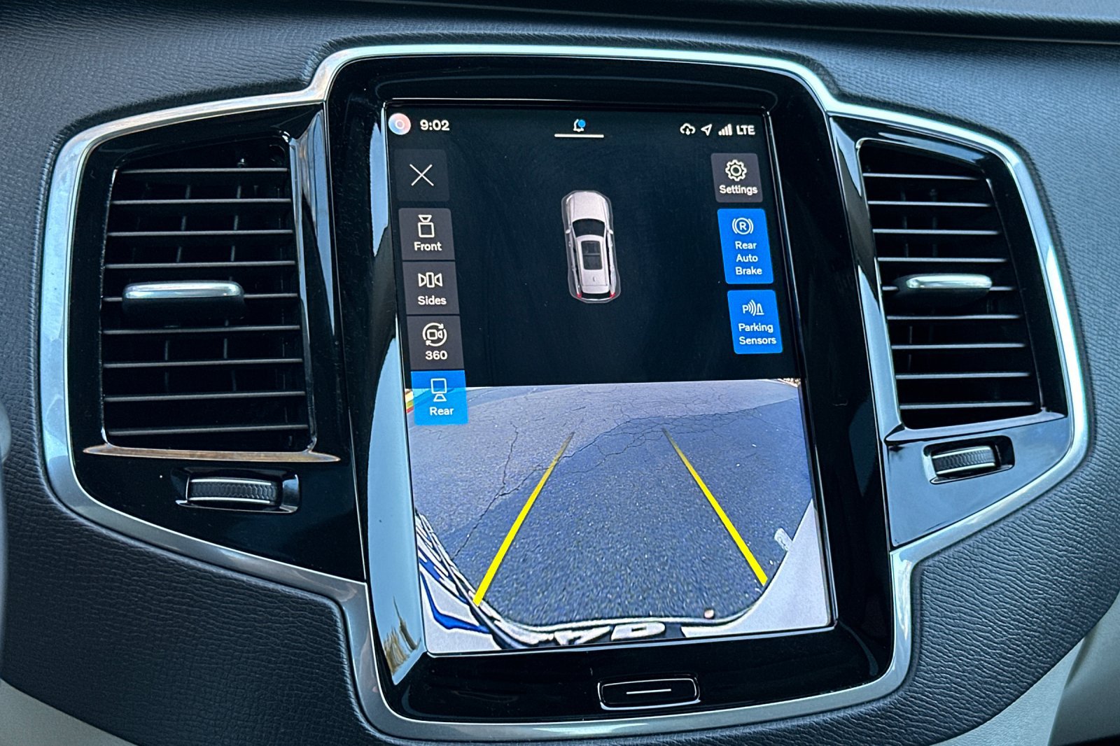 Certified 2023 Volvo XC90 B6 Plus w/ Protection Package Premier AWD/4WD image 25
