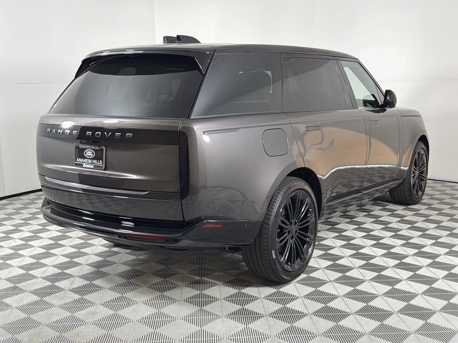 New 2026 Land Rover Range Rover Long Wheelbase SE image 5